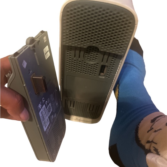 Microsoft XBOX 360 Console - Picture 7 of 16